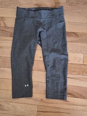 Under Armour Women's Size Large Compression Gray Athletic Capri Leggings